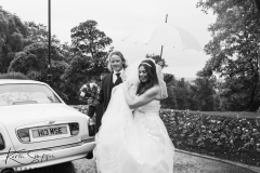 Rainy wedding day, bride,umbrella, burns monument.